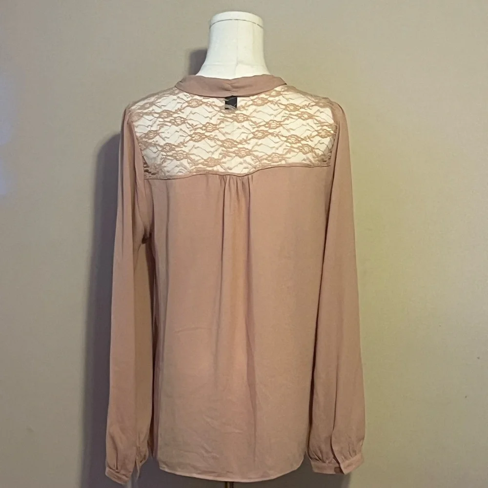 Like New Forever 21 Soft Pink Lace Detail Blouse